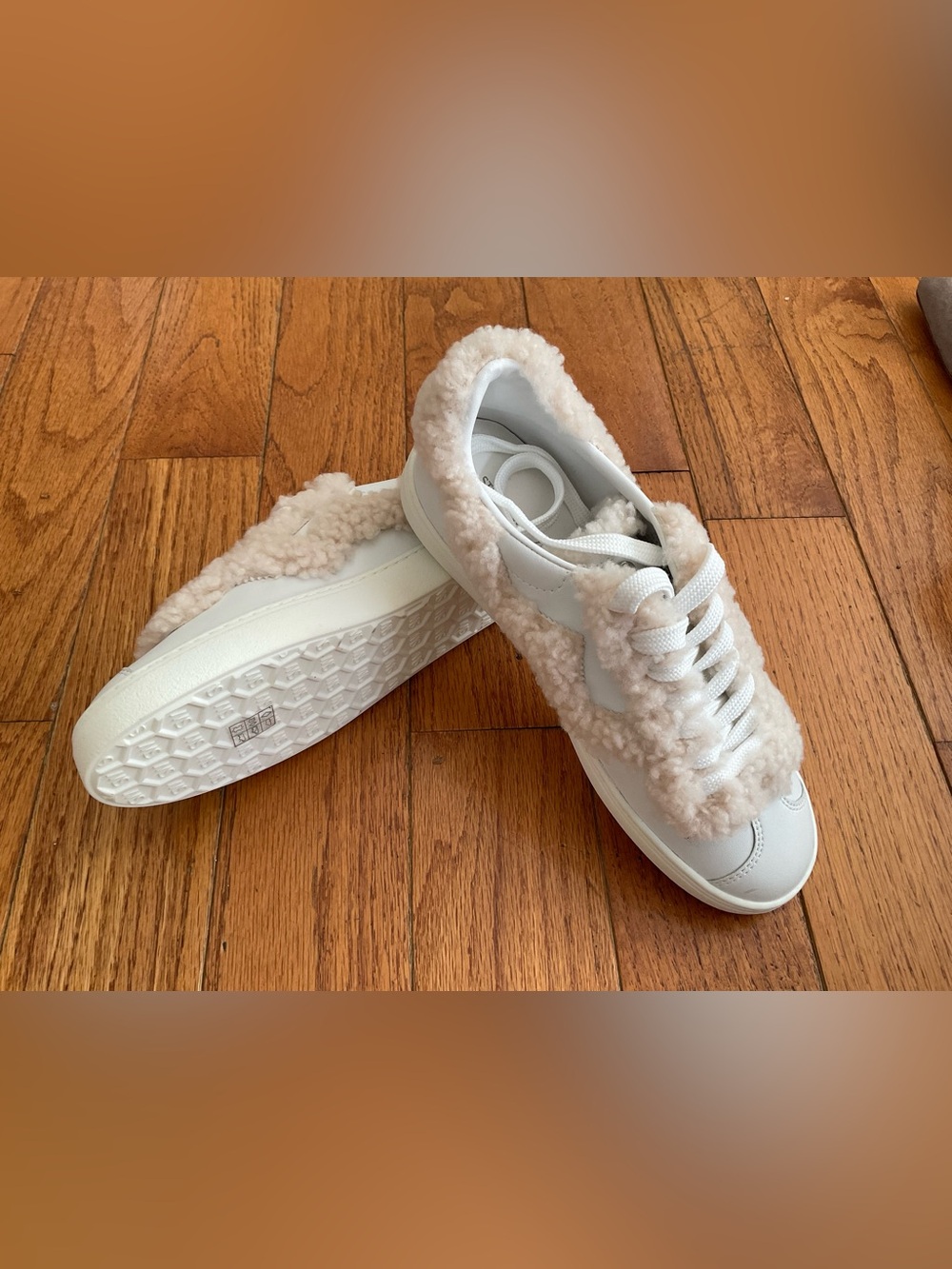 Stuart Weitzman white sheepskin sneaker SIZE 5B NEW